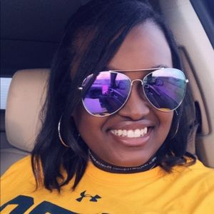 Meet your Posher, Demisha